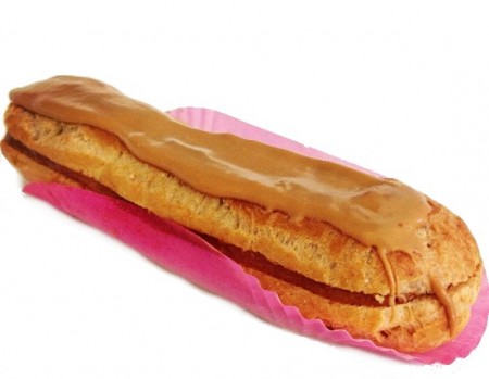 Eclair au café